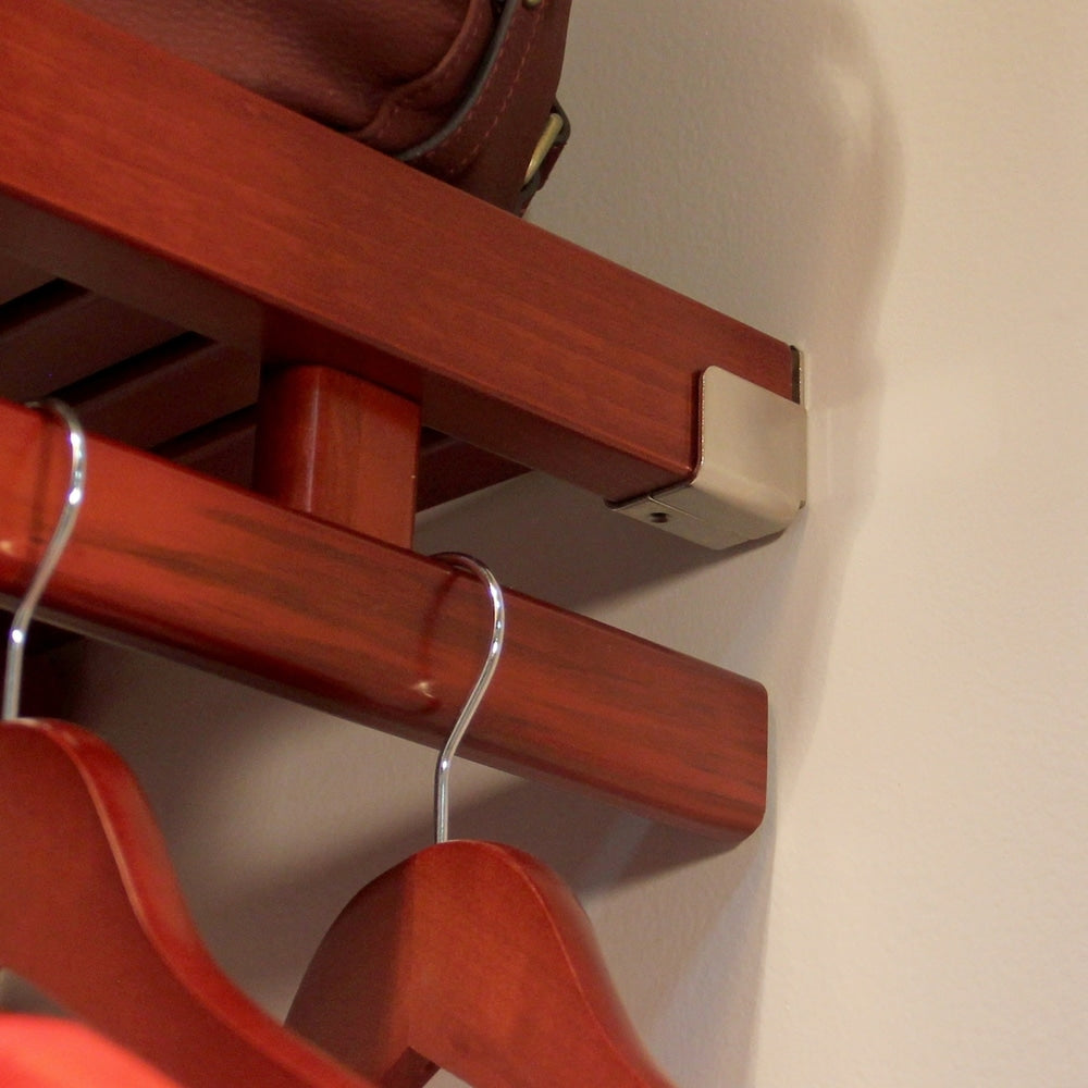 Système de rangement Simplicity en bois massif de John Louis Home, couleur acajou rouge.