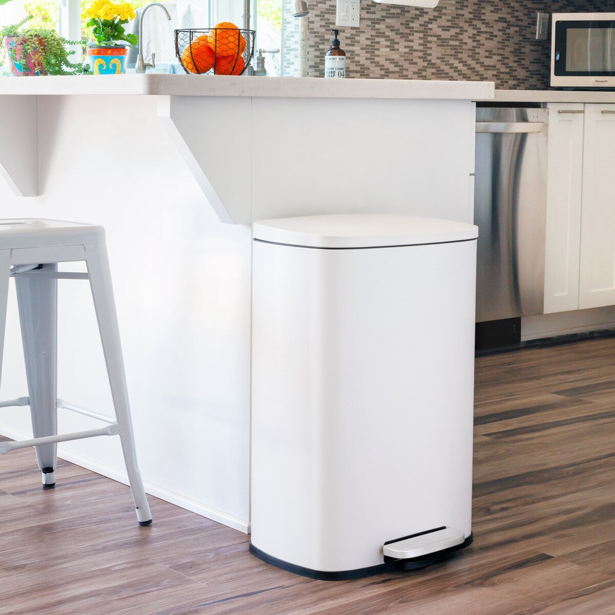 Qualiazero 13.2 GAL plus DEUX poubelles rectangulaires à ouverture par pied de 1.3 GAL - Pack familial