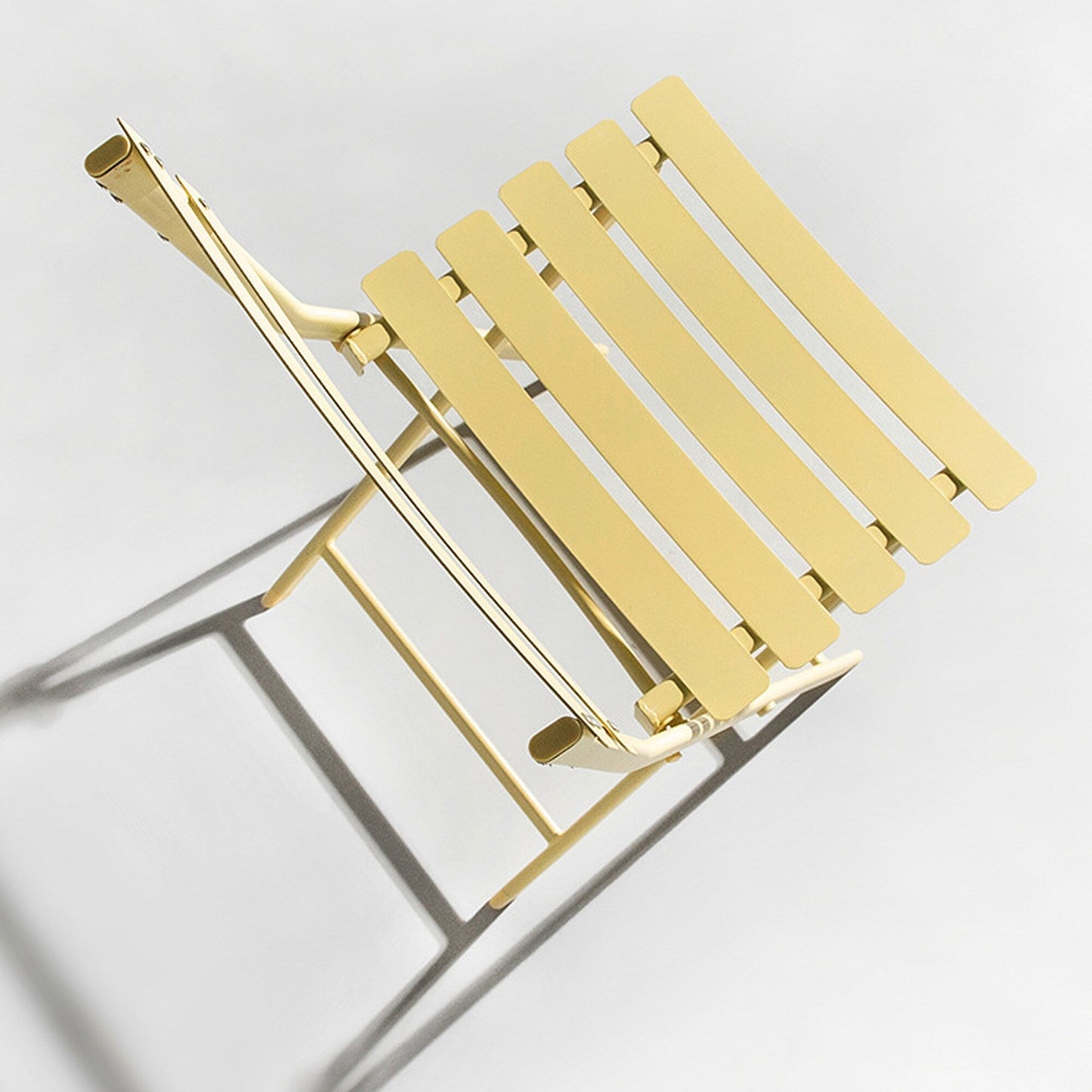 Ensemble de bistro de terrasse minimaliste 3 pièces, composé d'une table ronde et de chaises pliantes - Ensemble-de-bistro-de-terrasse-3-pieces