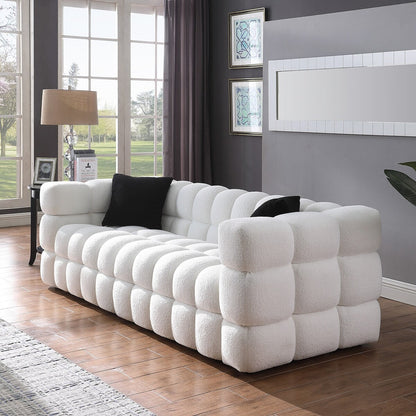 84.3 Canapé 3 places luxueux et spacieux en bouclé, recouvert de tissu Marshmallow, avec 2 coussins carrés décoratifs et accoudoirs carrés.