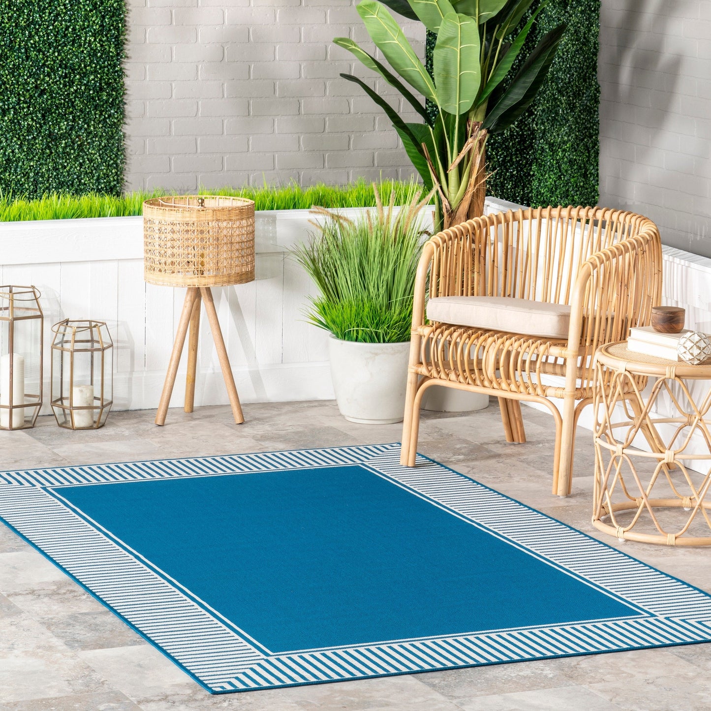 Nuloom Leah Classic Bordered Indoor/Outdoor Area Rug