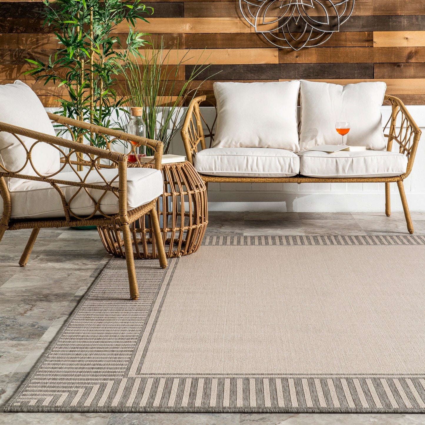 Nuloom Leah Classic Bordered Indoor/Outdoor Area Rug