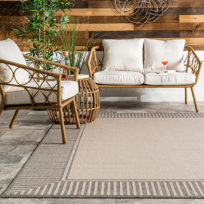 Nuloom Leah Classic Bordered Indoor/Outdoor Area Rug