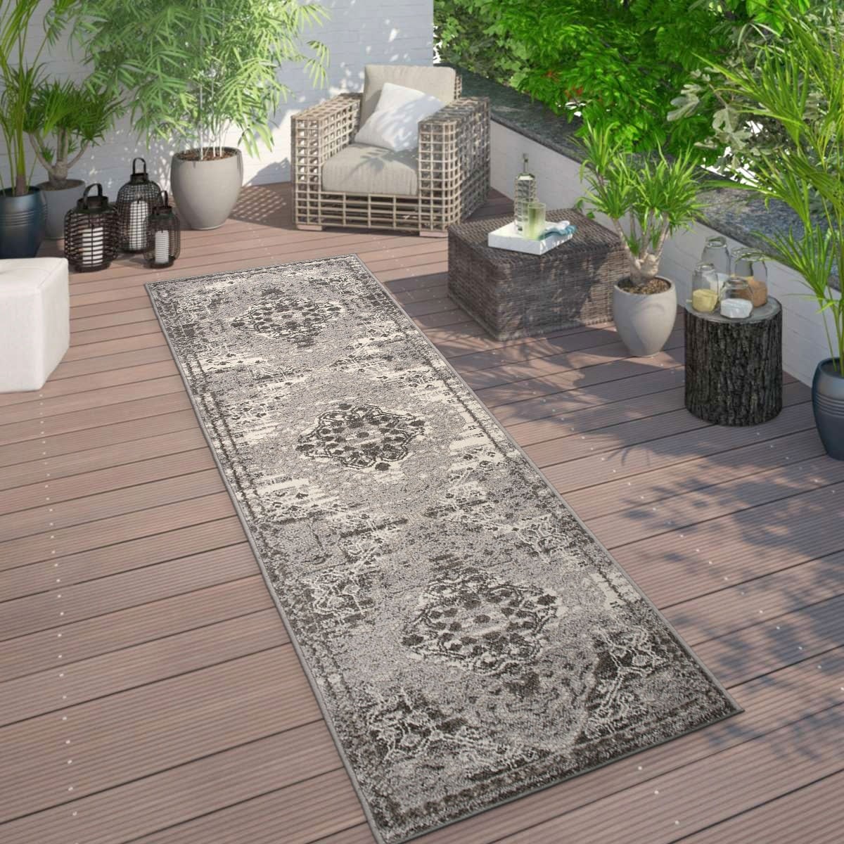 World Rug Gallery Distressed Traditional Indoor/Outdoor Area Rug