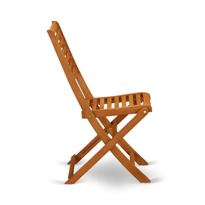 East West Furniture Ensemble de Bistro d'extérieur pour conversation comprenant une table basse ronde en bois et 2 chaises latérales pliantes, finition naturelle huilée.