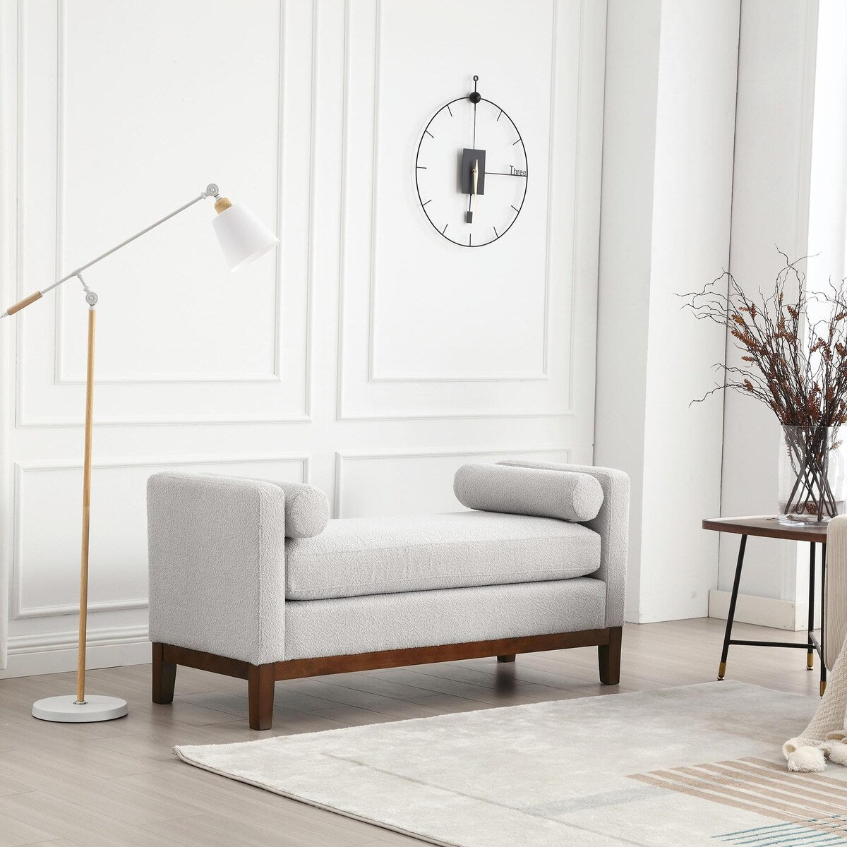 Tabouret-banc capitonné élégant de 53,5 pouces avec pieds en bois et coussins de soutien.