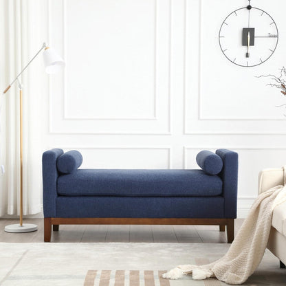 Tabouret-banc capitonné élégant de 53,5 pouces avec pieds en bois et coussins de soutien.