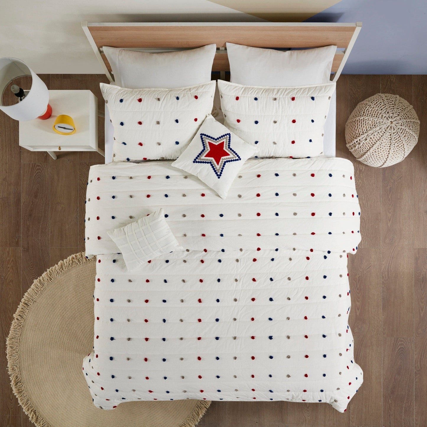 Intelligent Design Kids Ensley Pom Pom Cotton Jacquard Quilt Set with Throw Pillows