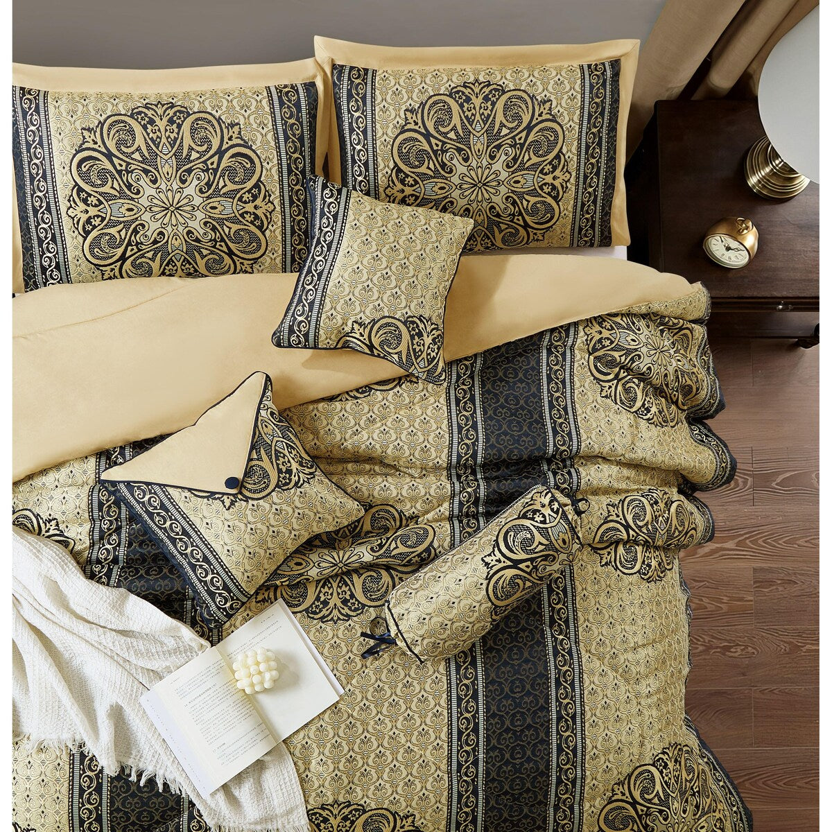 Nanshing Prince 7 Piece Elegant Medallion Comforter Set