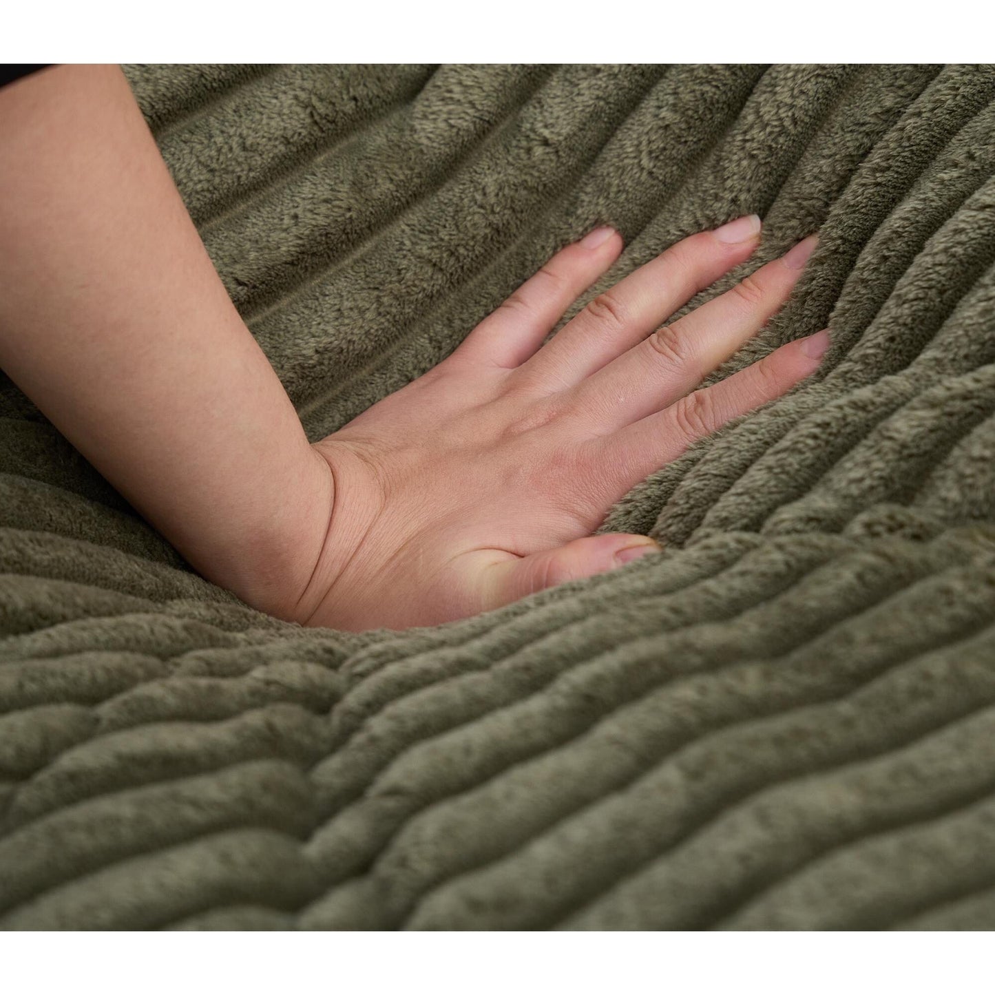 Canapé-lit en velours côtelé surdimensionné Harmonia 109 W, chaise longue double avec assise profonde et 4 coussins