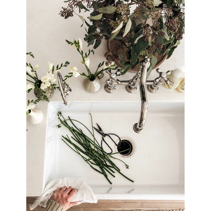 Robinet de cuisine Kingston Brass Heritage Bridge avec pulvérisateur en laiton