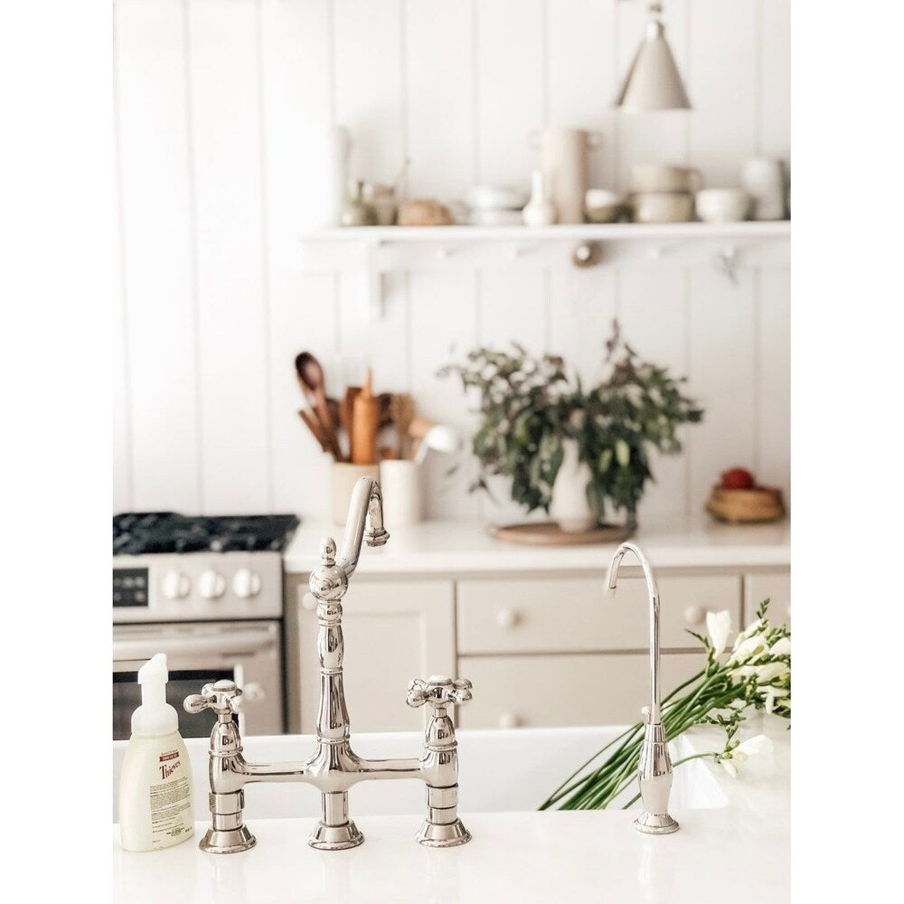 Robinet de cuisine Kingston Brass Heritage Bridge avec pulvérisateur en laiton