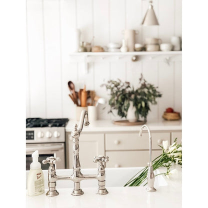 Robinet de cuisine Kingston Brass Heritage Bridge avec pulvérisateur en laiton
