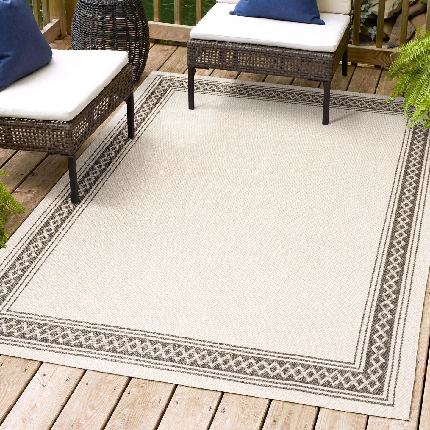 JONATHAN Y Havana Classic Diamond Border Indoor/Outdoor Area Rug