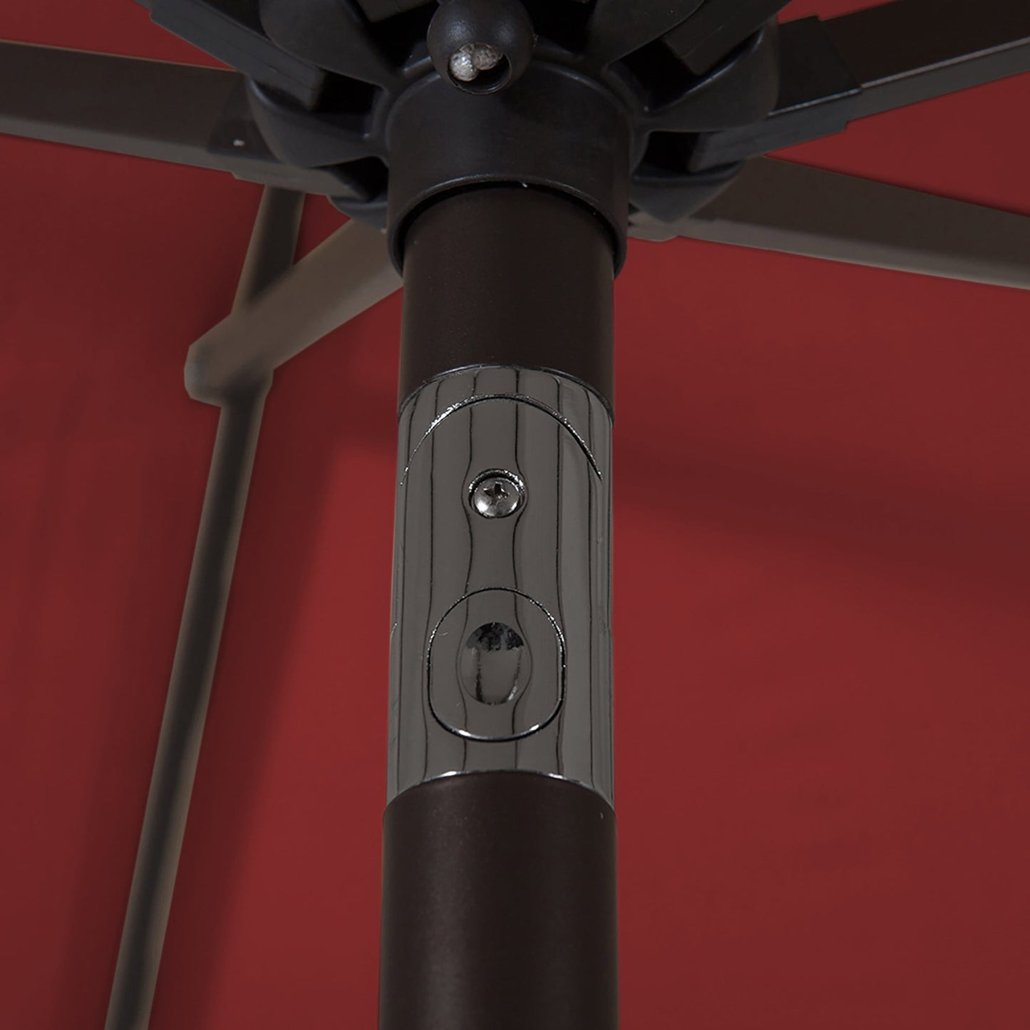 Parasol de terrasse Lopes de 2,7 m avec pied à poids à finition bronze inclus.