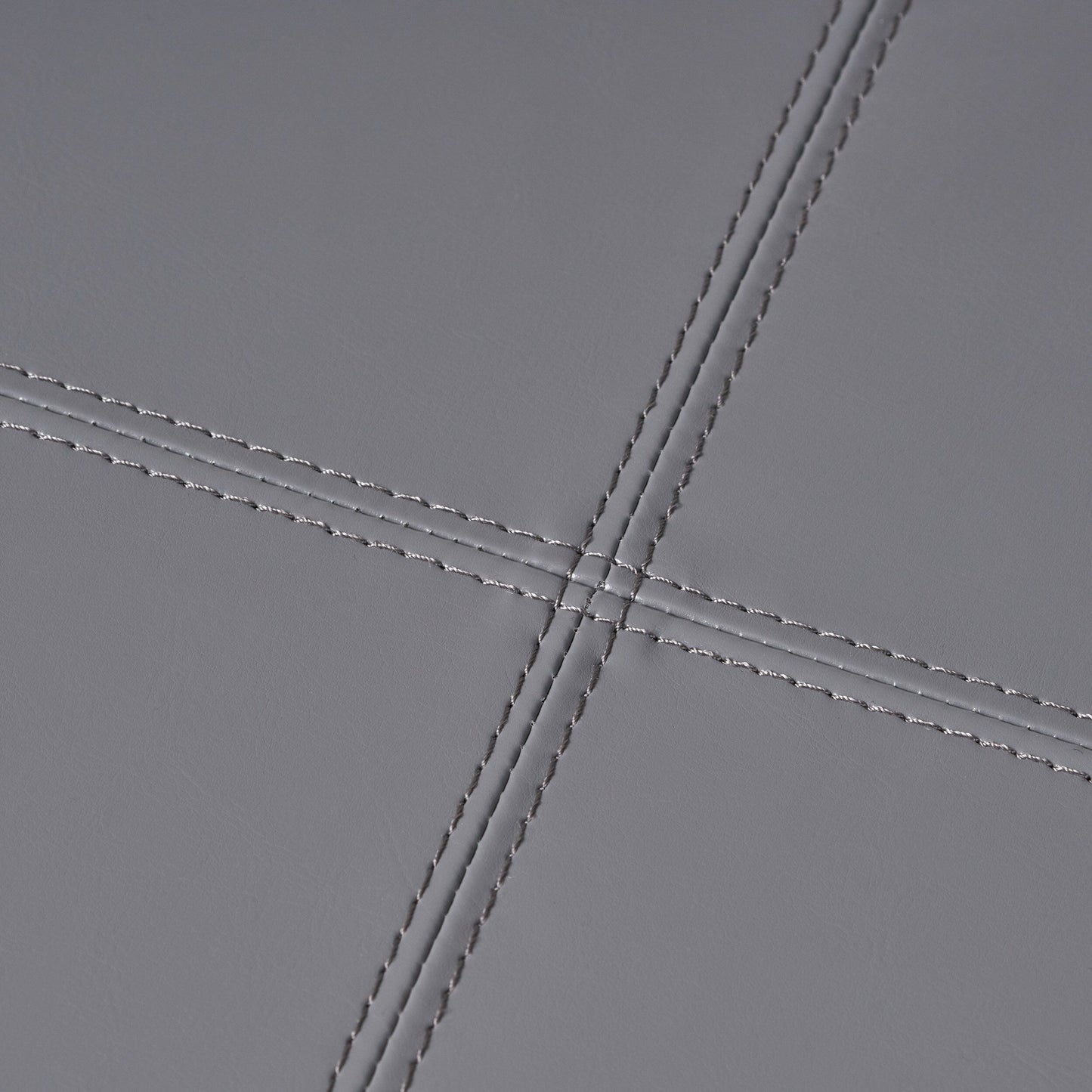 Banc de rangement Lucinda en simili cuir de Christopher Knight Home - 130,5 cm L x 44,5 cm l x 41,3 cm H