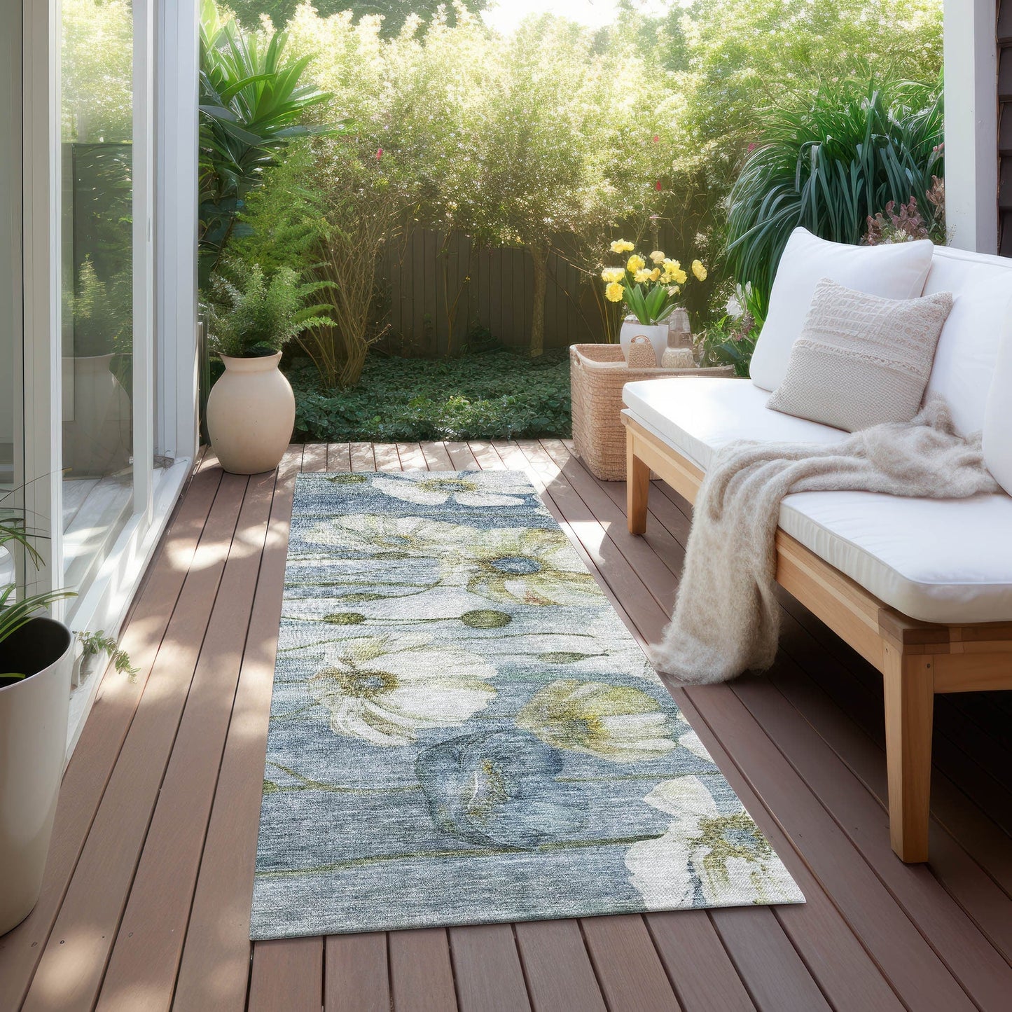 Machine Washable Indoor/ Outdoor Chantille Modern Floral Rug