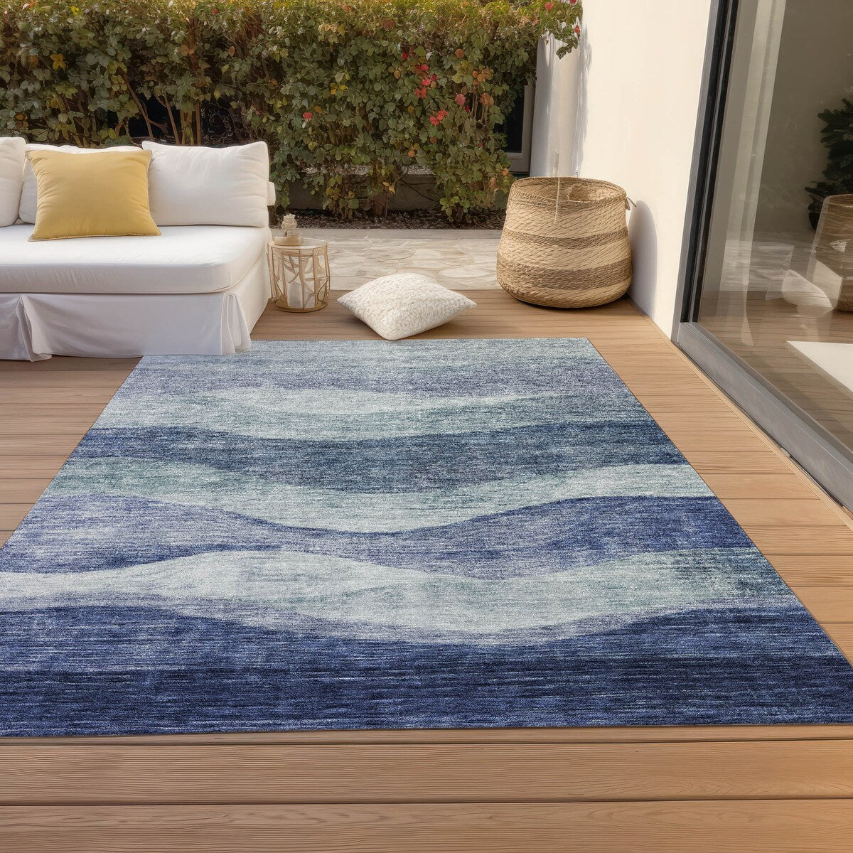Machine Washable Indoor/ Outdoor Contemporary Waves Chantille Rug