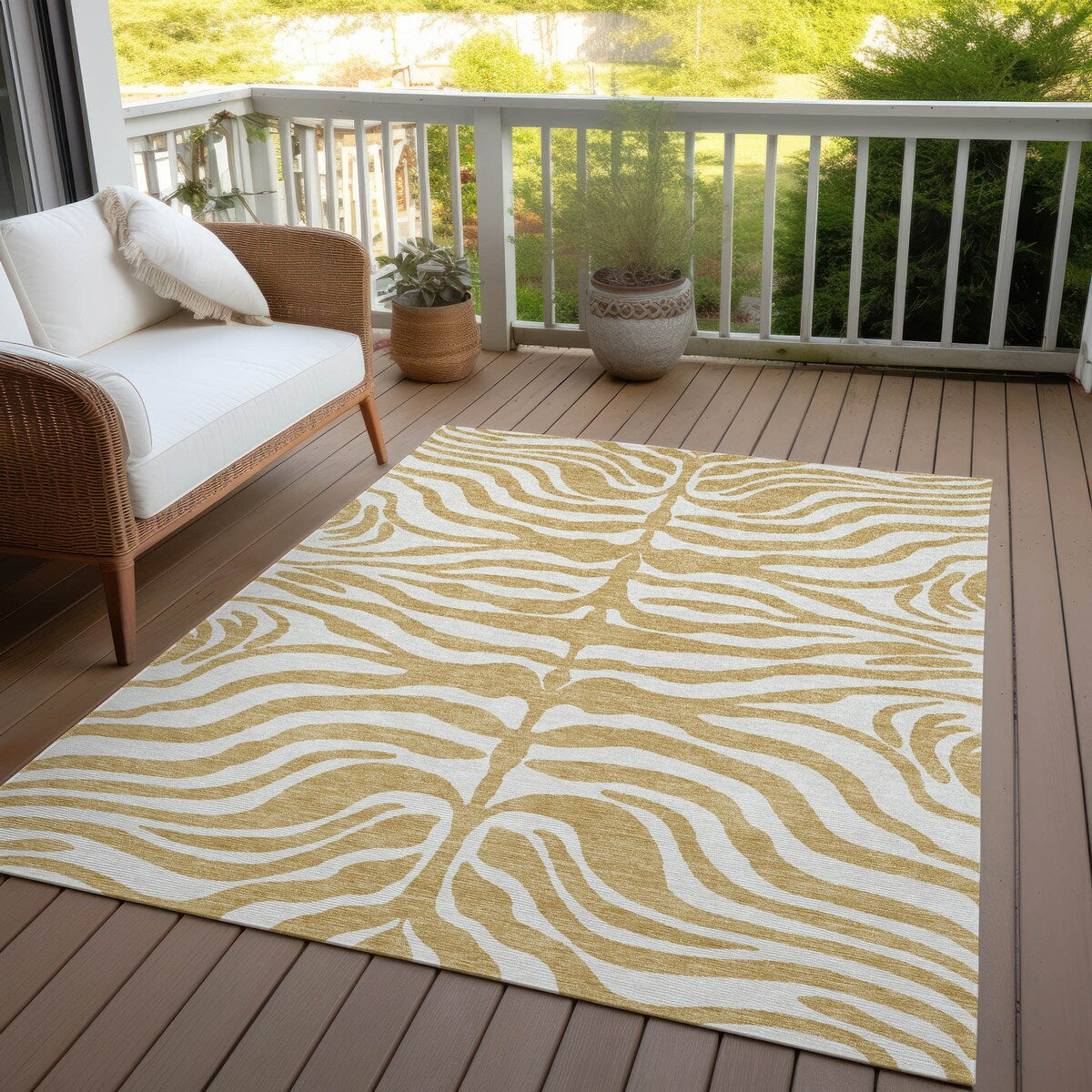 Machine Washable Indoor/ Outdoor Modern Animal Print Chantille Rug