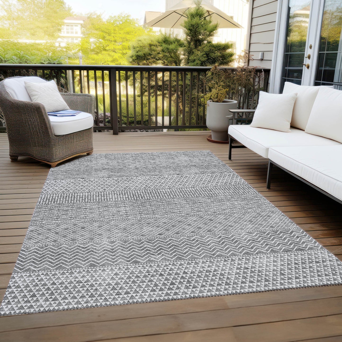 Machine Washable Indoor/ Outdoor Modern Stripes Chantille Rug