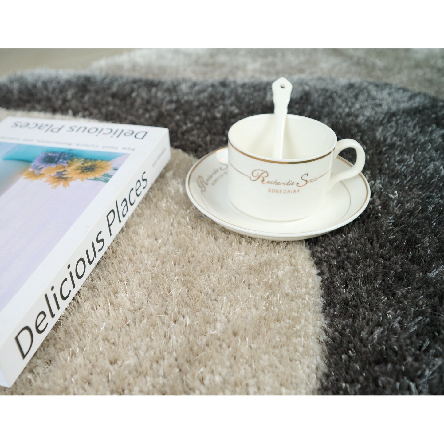 Tapis de sol abstrait à poils longs Mateos