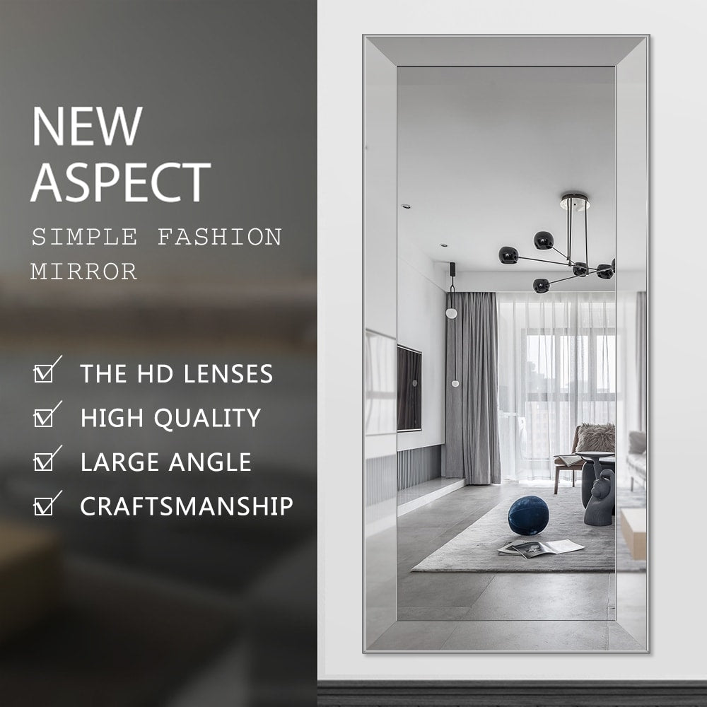 Miroir mural argenté à longueur corporelle, biseauté, réfléchissant, élégant et métallique.