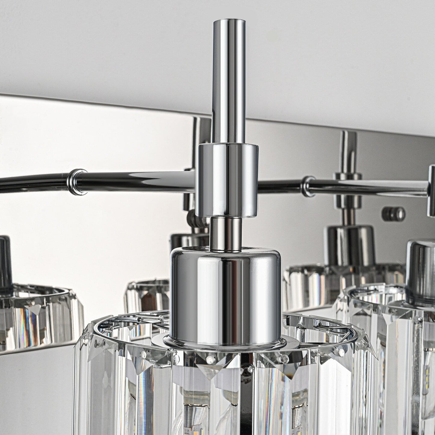 Appliques murales de salle de bain à cristaux, modernes, à intensité variable, avec abat-jours en cristal.