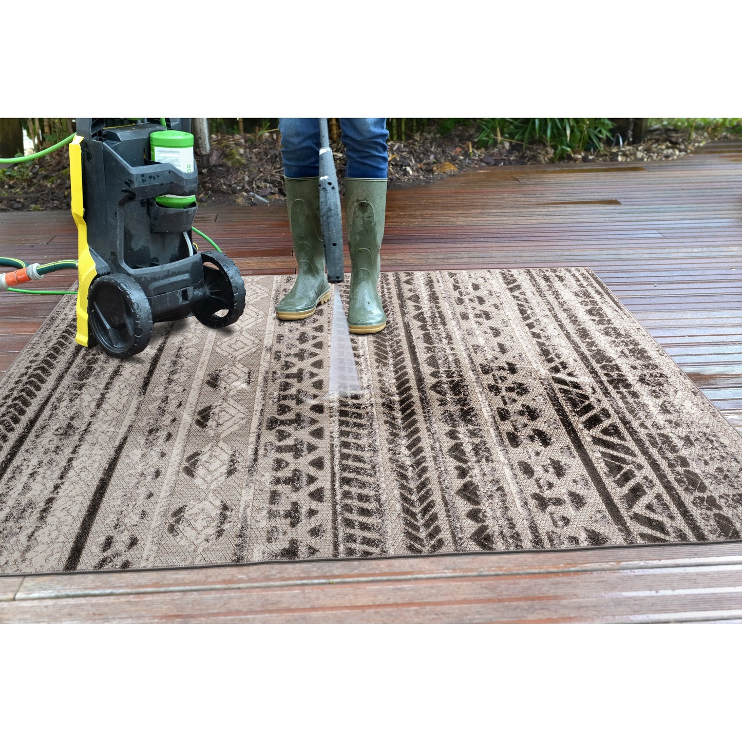 World Rug Gallery Modern Stripes Faded Geometric Indoor/Outdoor Area Rug