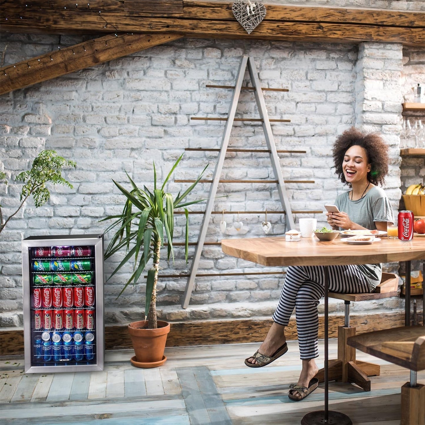 Réfrigérateur à boissons Newair, capacité de 126 canettes, mini réfrigérateur avec porte en verre et étagères réglables, en acier inoxydable