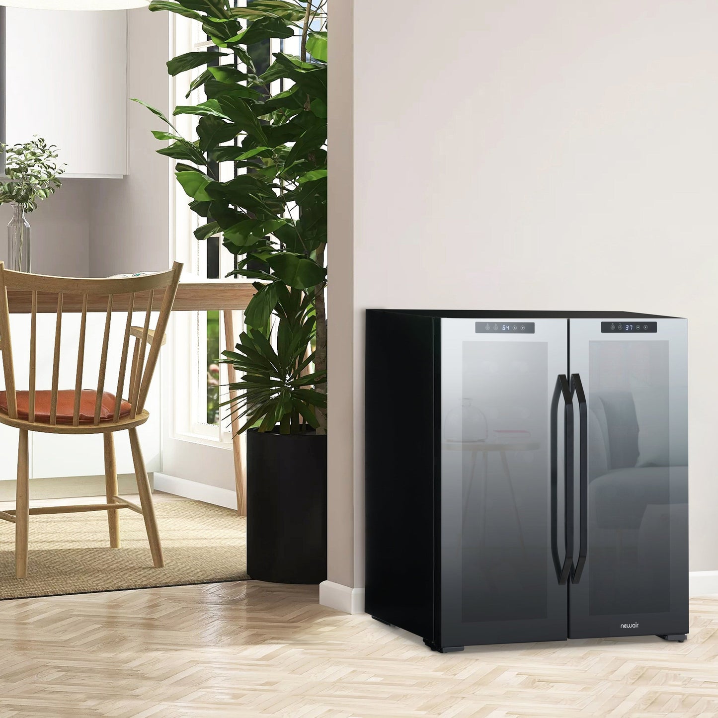 Réfrigérateur à vin et boissons Newair, 18 bouteilles et 59 canettes, double zone de température, autoportant, contrôle numérique de la température