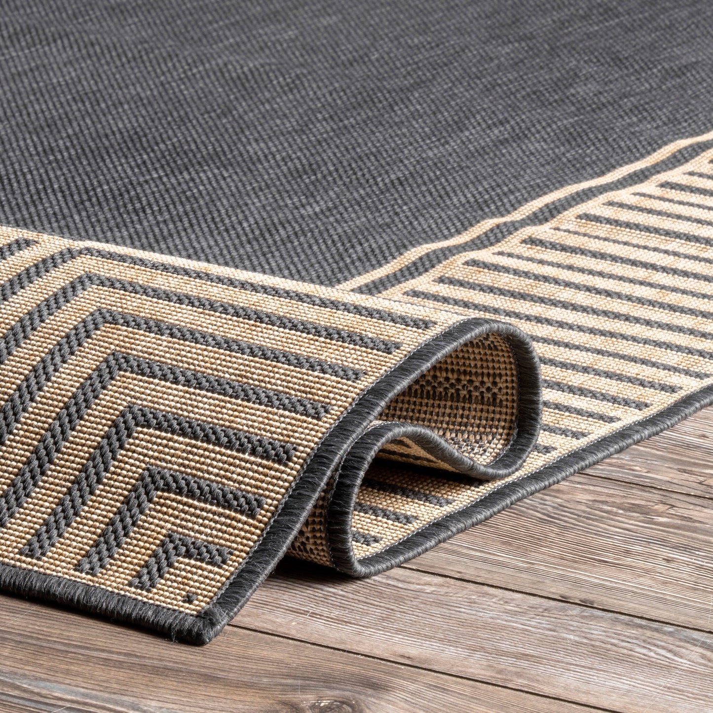 Nuloom Leah Classic Bordered Indoor/Outdoor Area Rug