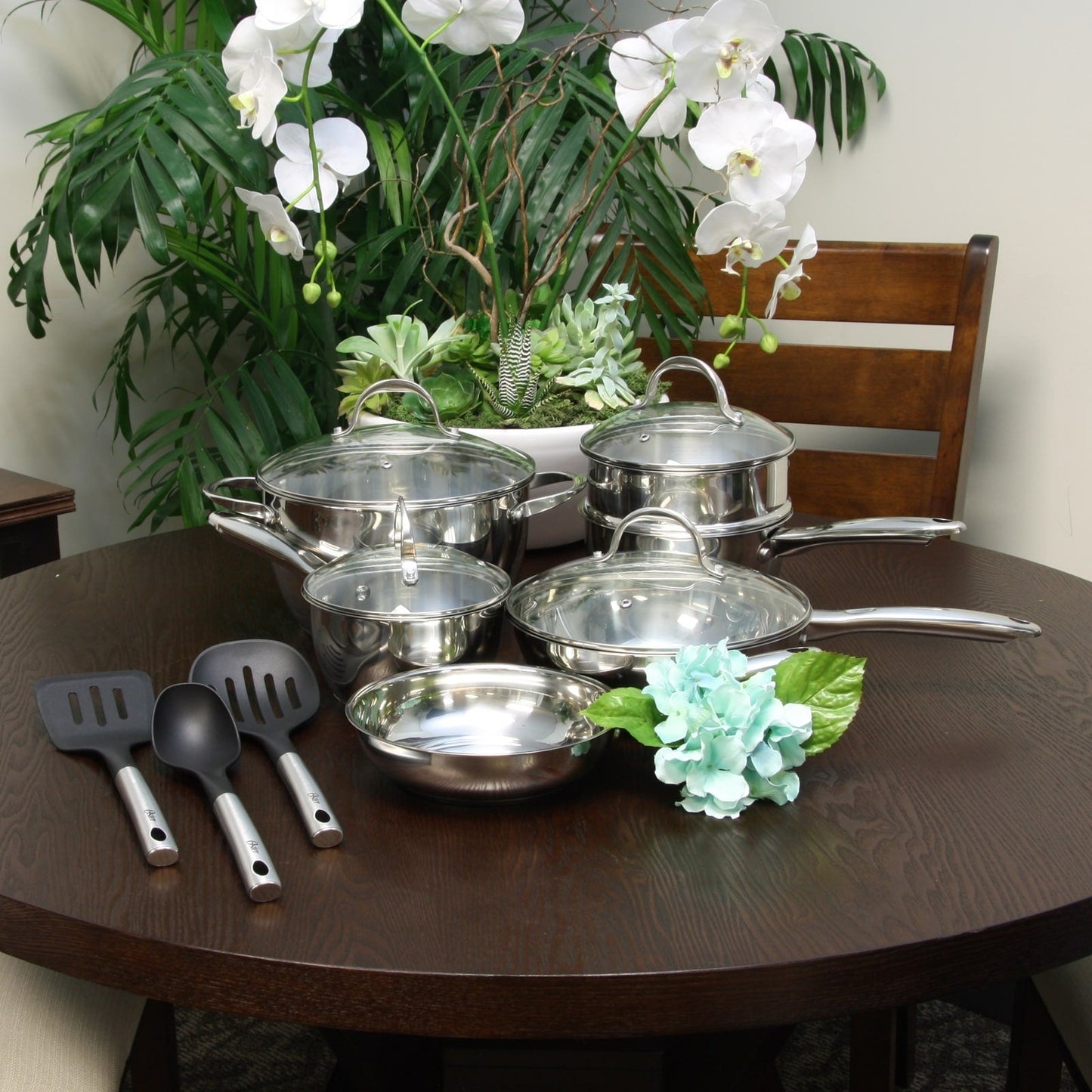 Ensemble de casseroles et poêles Oster Ridgewell en acier inoxydable, 13 pièces, forme bombée.