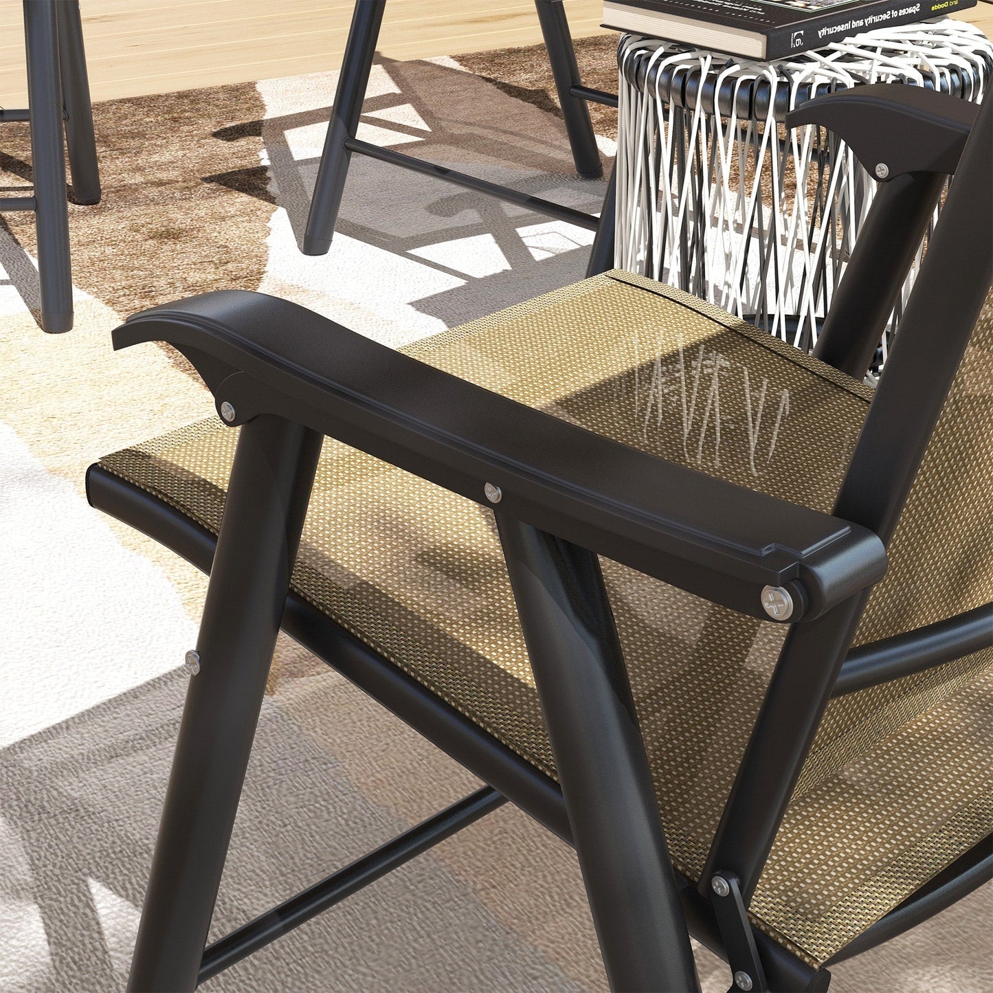 Outsunny Ensemble de 4 chaises de jardin pliantes avec un design simple et chic, confortables pour la terrasse, le jardin, la cour et les voyages.