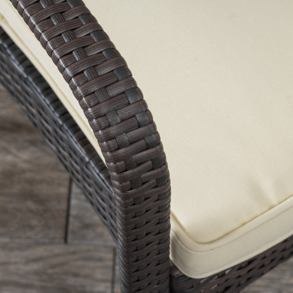 Ensemble de bistro en osier pour extérieur Peterson, 3 pièces, avec coussins, de Christopher Knight Home