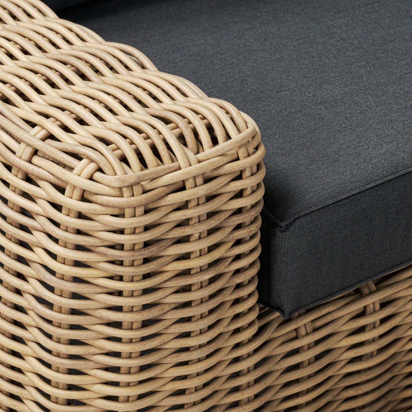 Ensemble d'assises d'angle d'extérieur/de patio Poly &amp; Bark Puglia avec table basse