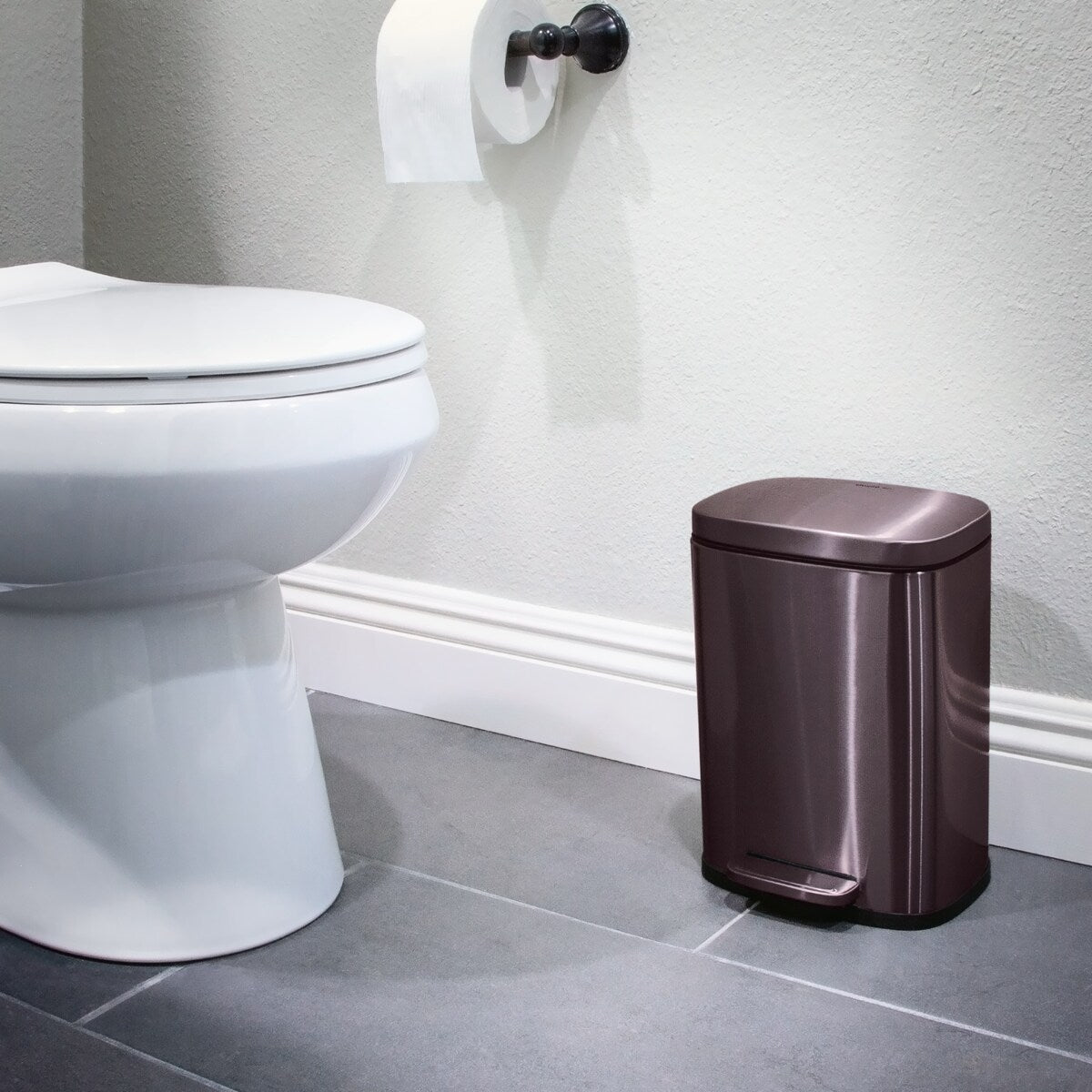 Qualiazero 13.2 GAL plus DEUX poubelles rectangulaires à ouverture par pied de 1.3 GAL - Pack familial