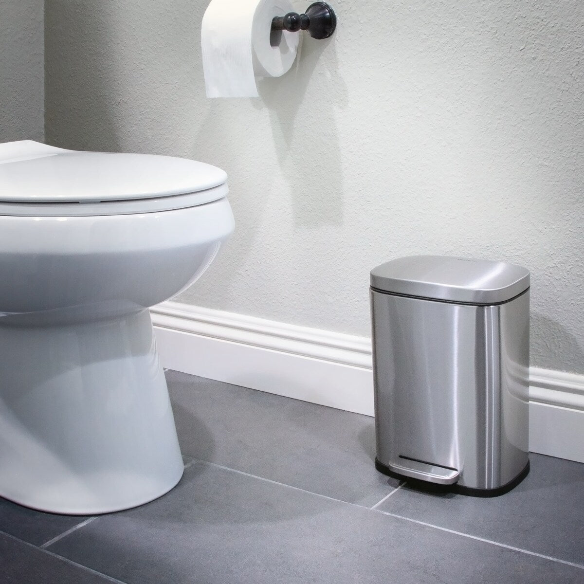 Qualiazero 13.2 GAL plus DEUX poubelles rectangulaires à ouverture par pied de 1.3 GAL - Pack familial