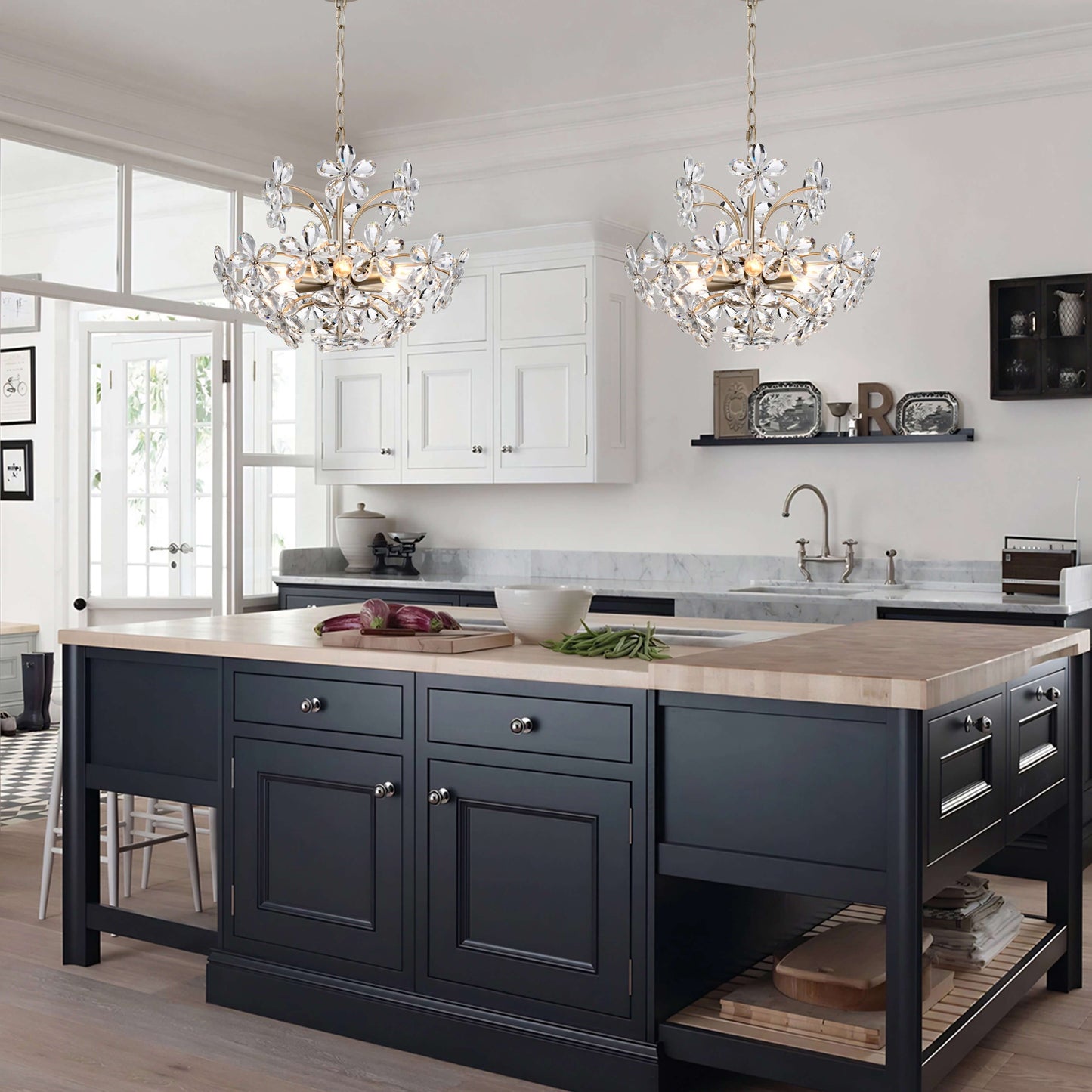 Luminaire Rosa à 6 lumières, en cristal de champagne, couleur argent brossé, en forme de fleur.