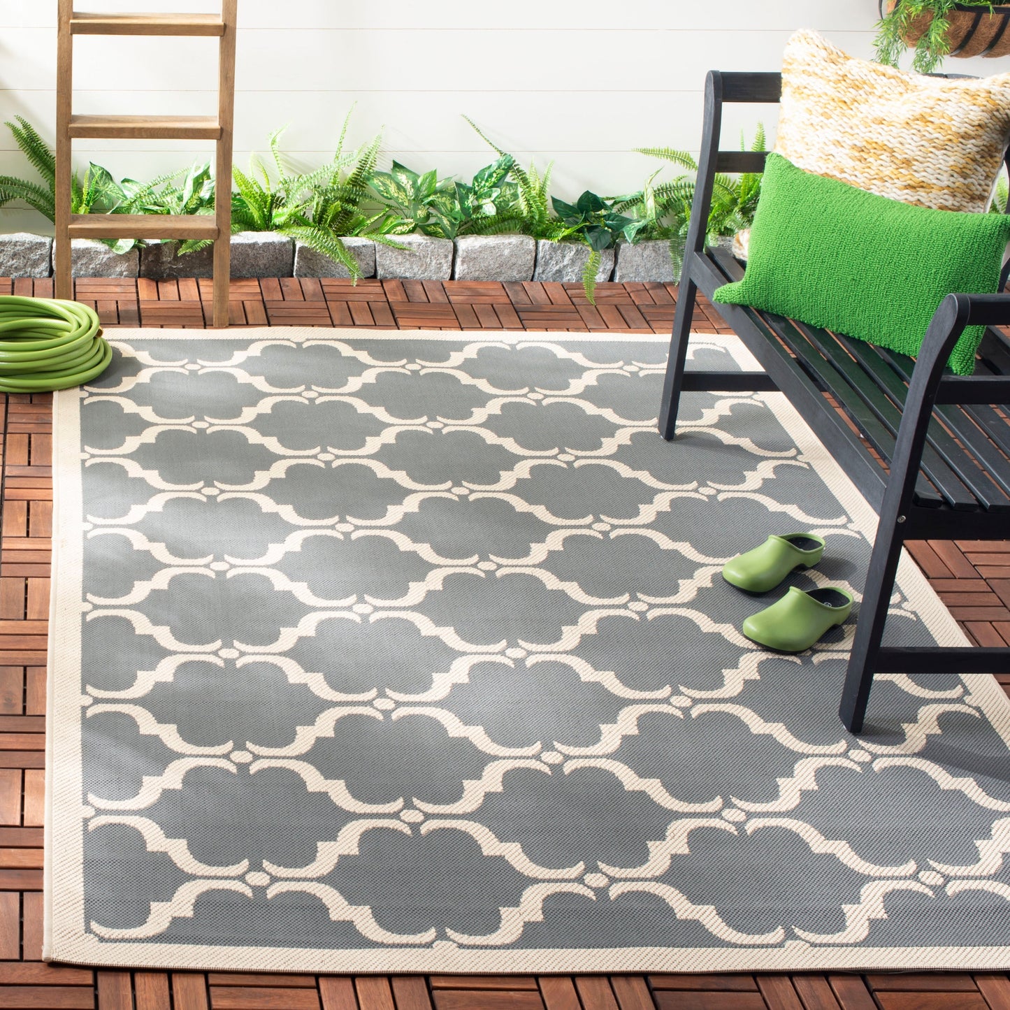 SAFAVIEH Courtyard Charleen Indoor/ Outdoor Waterproof Patio Backyard Rug