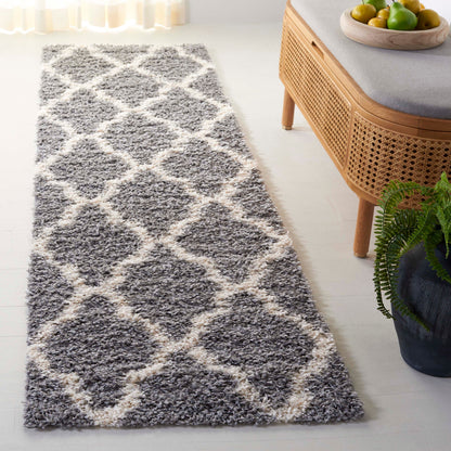 SAFAVIEH Dallas Shag Darina Trellis 1.5-inch Thick Rug