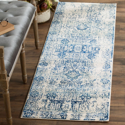 SAFAVIEH Evoke Gioia Vintage Boho Medallion Distressed Rug