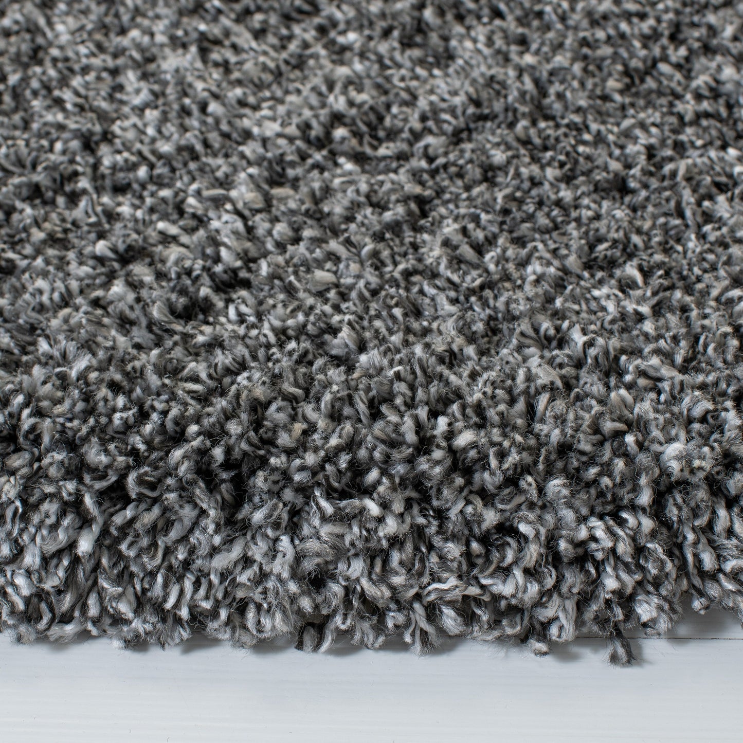 SAFAVIEH Evolution Shag Fransien Solid 1.8-inch Thick Rug