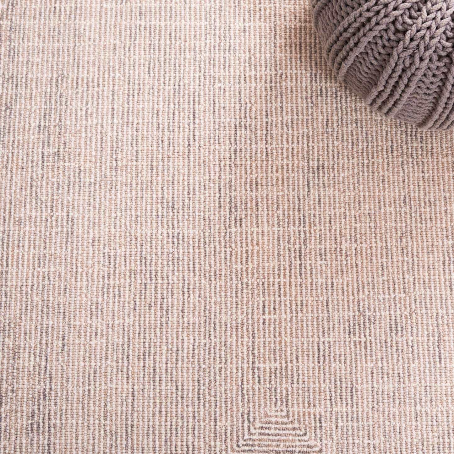 SAFAVIEH Handmade Abstract Maggy Modern Wool Rug