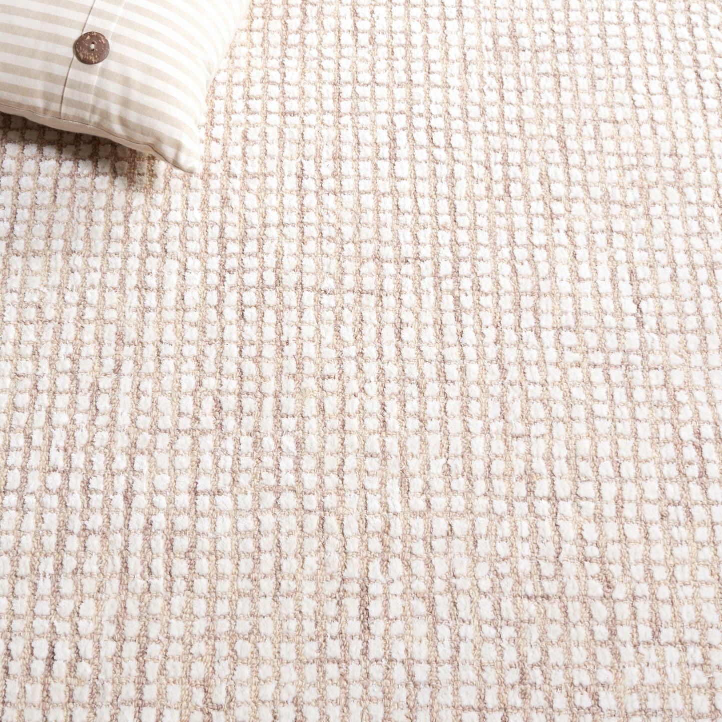 SAFAVIEH Handmade Abstract Marikka Modern Viscose Rug