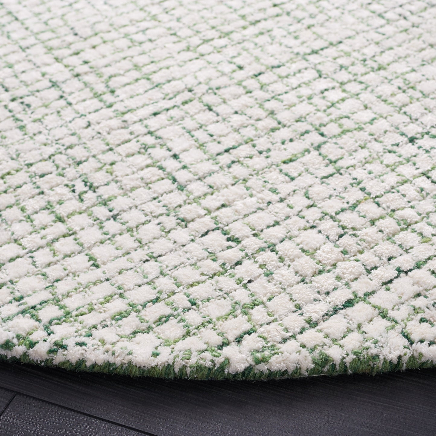 SAFAVIEH Handmade Abstract Marikka Modern Viscose Rug