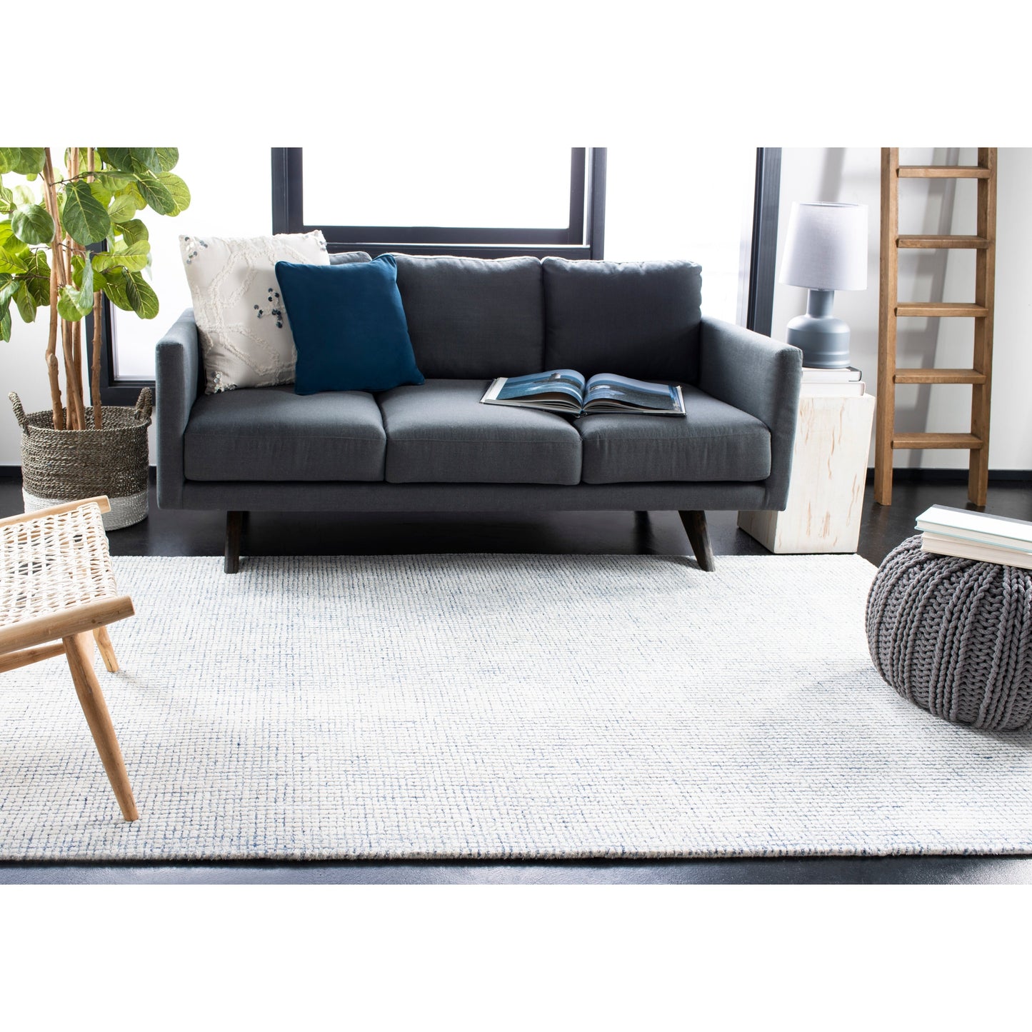 SAFAVIEH Handmade Abstract Marikka Modern Viscose Rug