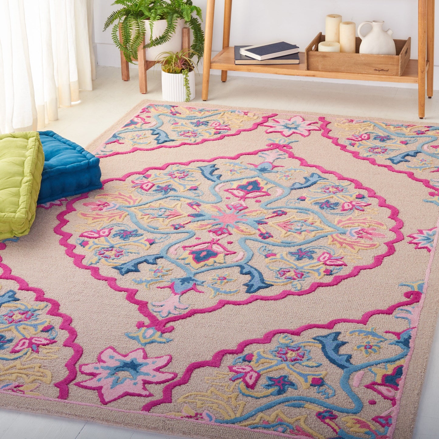 SAFAVIEH Handmade Bellagio Cailin Medallion Wool Rug