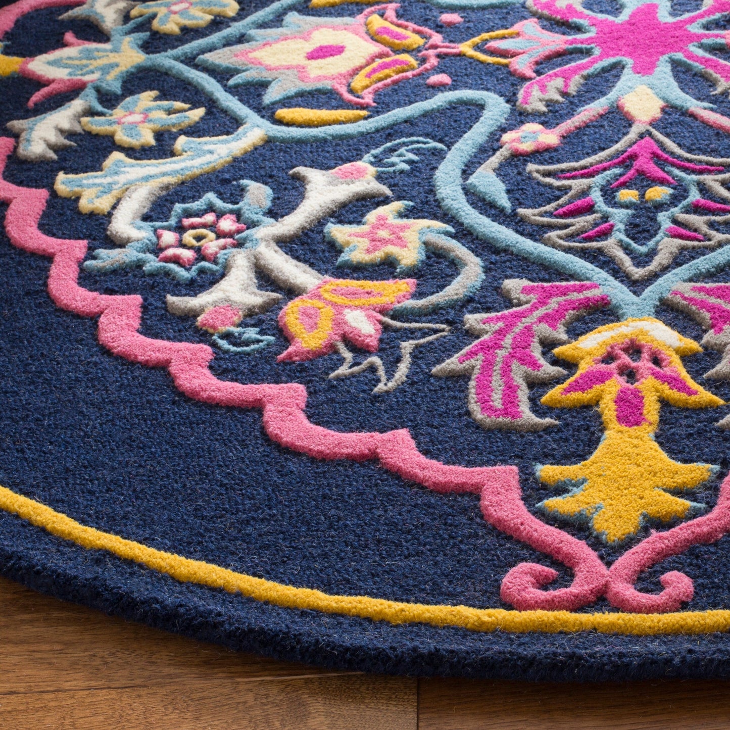 SAFAVIEH Handmade Bellagio Cailin Medallion Wool Rug