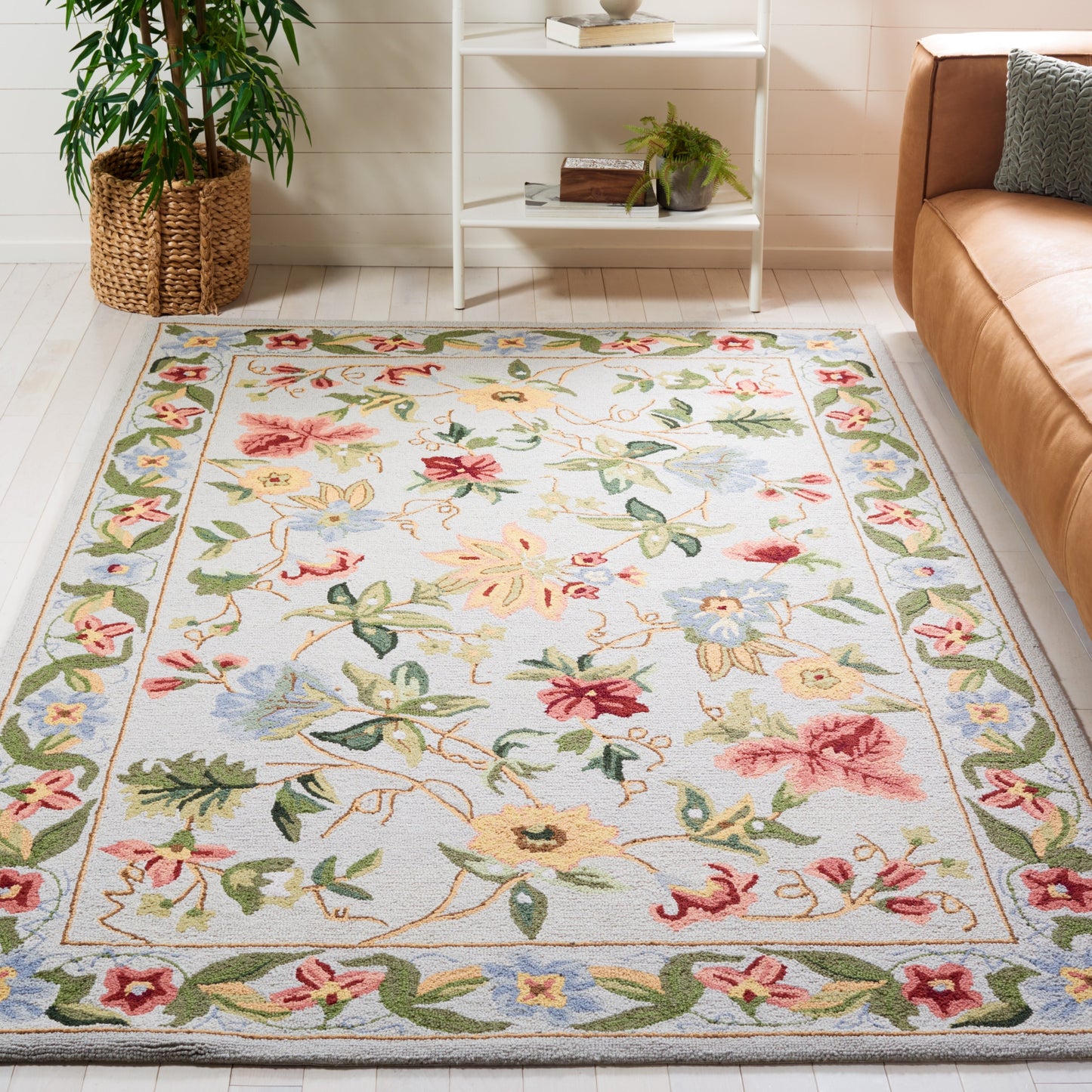 SAFAVIEH Handmade Chelsea Yauhenia French Country Floral Wool Rug