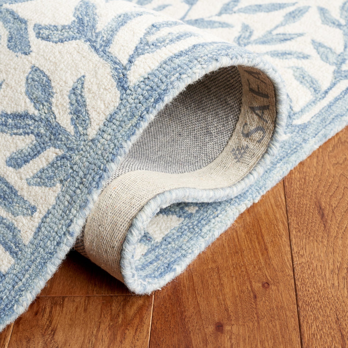 SAFAVIEH Handmade Jardin Mariegret Wool Rug